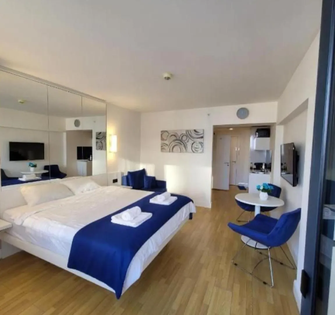 Luxury Class Aparthotel Batumi 0*,